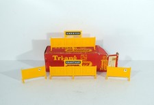 Tri-ang 3 pairs R.68 Station