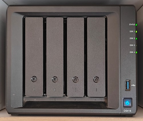 Synology ds418 with - with, off