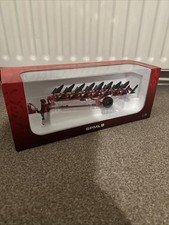 1/32 Universal Hobbies