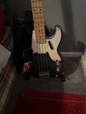 Squier by Fender Classic Vibe 50’s Precision Bass In Lake Placid Blue.