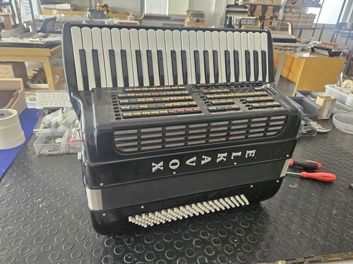 Elkavox black piano accordion - black,