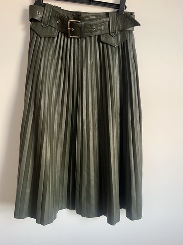 River island size - island, pleated