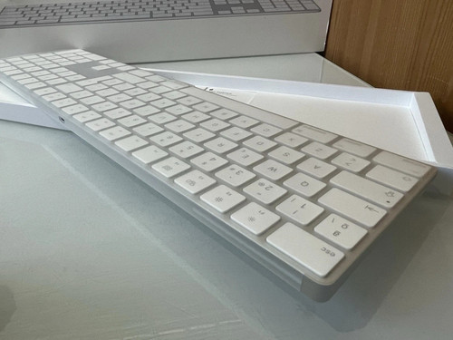 Brand new genuine apple - new, magic