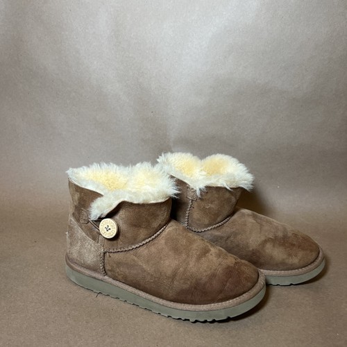 Used ugg mini bailey button - used,