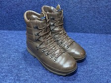 SIZE UK 9M- Altberg Defender -