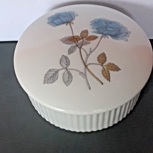 Wedgewood trinket pot box with - wedgewood,