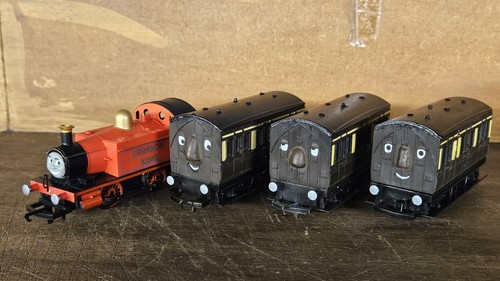 Hornby thomas friends custom - hornby,