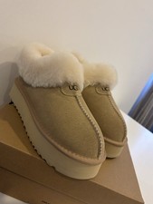 Ugg Slippers, Size UK7