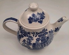 Churchill Blue Willow Pattern Porcelain Teapot Excellent Condition 