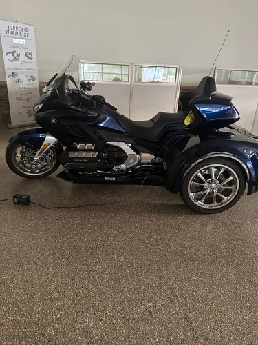 2019 honda gold wing - gold,