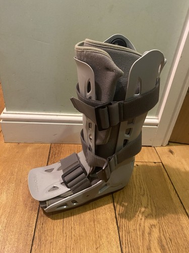 Air walker boot size medium - walker,