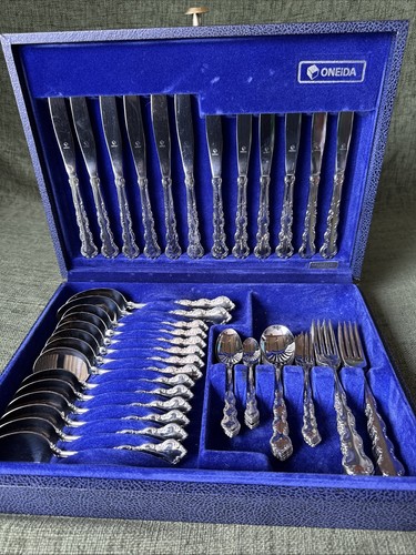 Vintage piece oneida silver - 70,