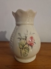 Vintage Irish Parian Donegal Bone China Scallop  Rose Bud Vase 4" 7033 + Box VGC