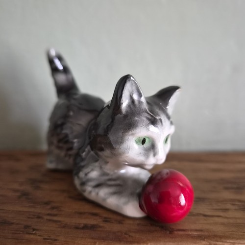 Vintage goebel cat - vintage, figurine
