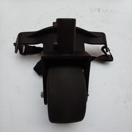 Powakaddy front wheel assembly