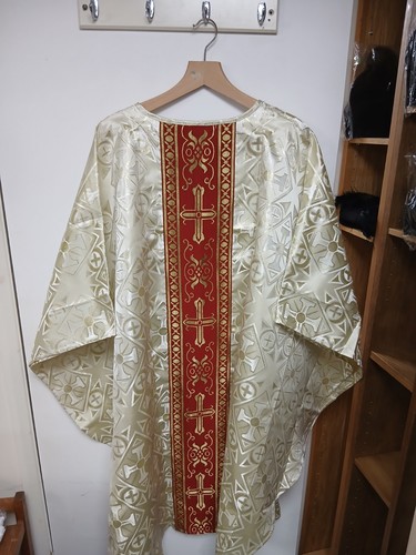 Gothic white gold chasuble - &,