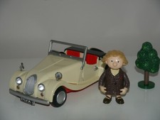 Large Friction Dr Gilbertson Car Morgan & Dr Sylvia Gilbertson Figure Tree _ V1