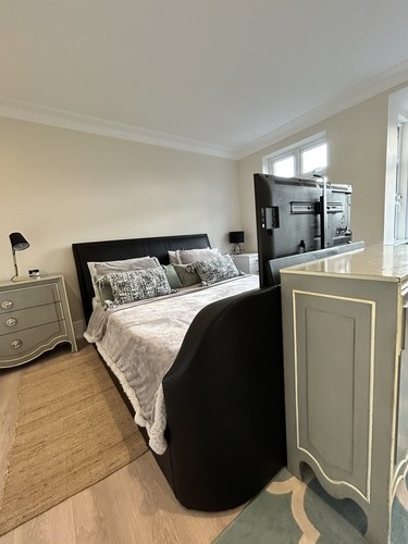 Spacious off black super - spacious, king