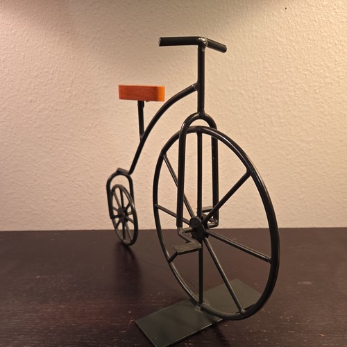 Small standing metal penny - small,