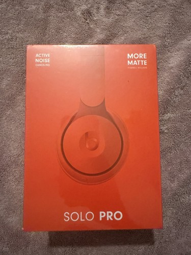 Beats solo pro - red, on
