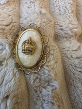 Vintage 1950s Gold Tone Mother Of Pearl Lacquer British Crown Brooch