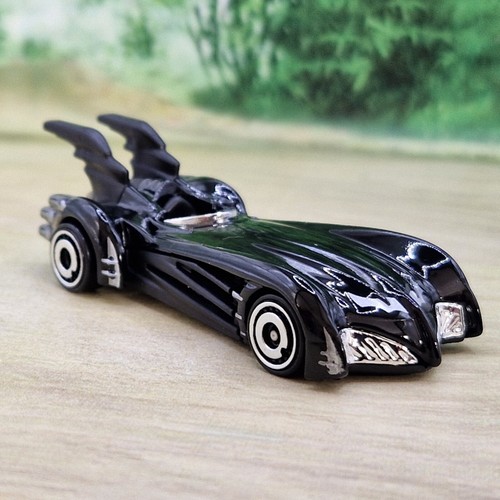 Hot wheels batmobile diecast - wheels,