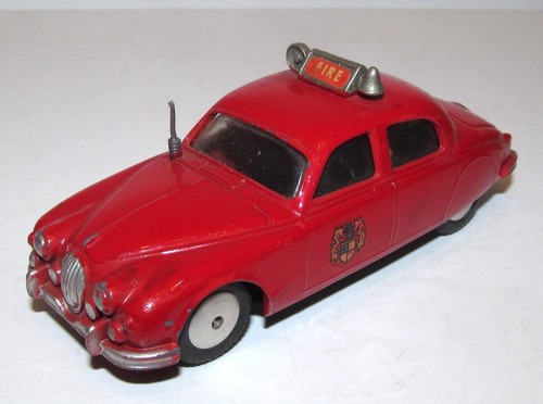 Corgi toys 213 jaguar - toys,