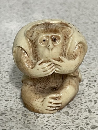 Small 5cm high - 4.5cm, resin