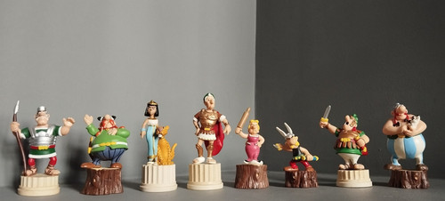 Plastoy asterix chess set - asterix,