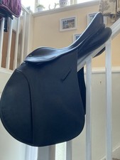 17” Wide Ideal VSD Black Saddle