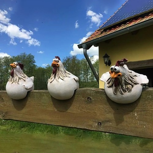 Resin chicken fence peeker - resin,