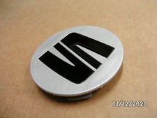 NEW GENUINE SEAT BADGE ALLOY WHEEL CENTRE CAPS x 4 GLOSS BLACK 5FA601171 UPN