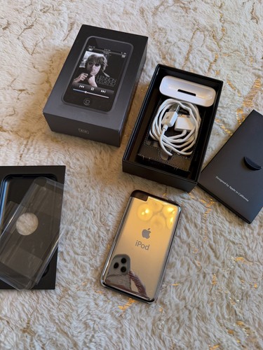 Boxed apple ipod touch - boxed, 1st