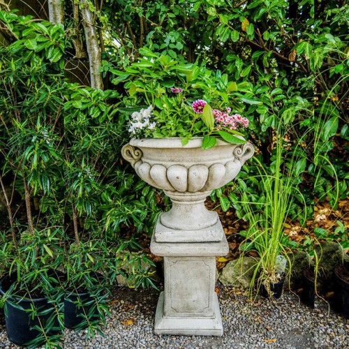 Large oval urn and plinth - urn,
