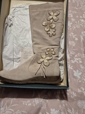 Women's Stone Suede Size 7