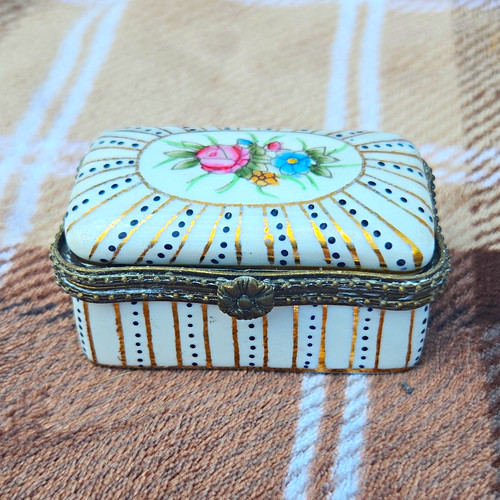 Small floral porcelain trinket - small,