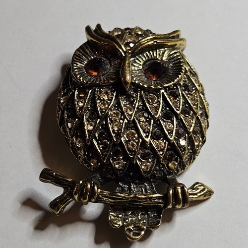 Beautiful metal goldtone owl - metal,