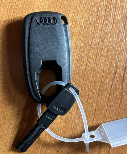 Audi emergency car key - car, blade