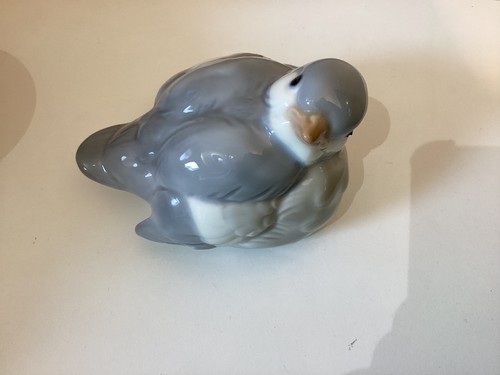 Stunning blue sparrow figurine - stunning,