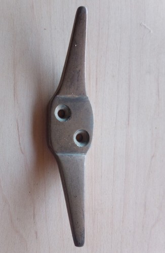 Antique heavy brass cleat - antique,