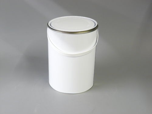 Empty paint mixing tin lid - &,