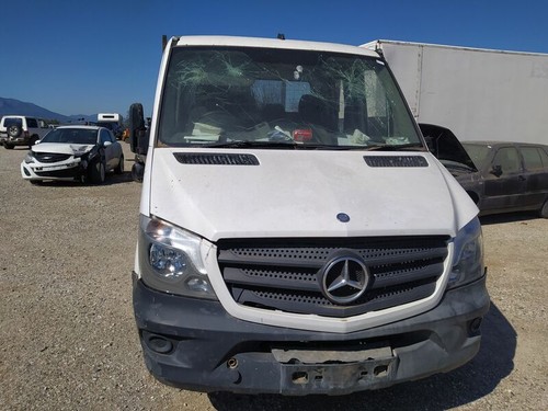 1701507 front bumper