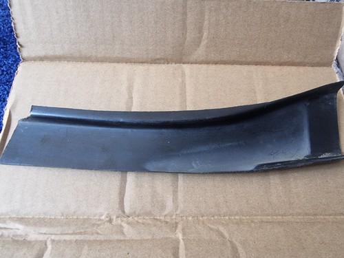 Left headlamp water deflector - headlamp,
