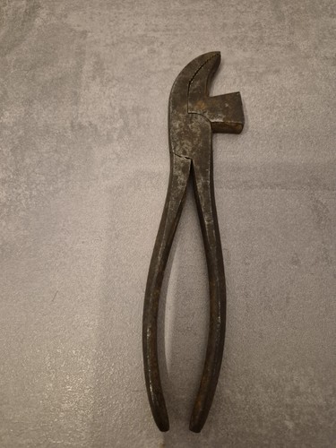 Vintage cobbler lasting - lasting, pliers