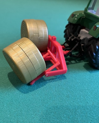 Red double round bale - double,