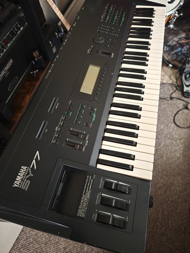 Yamaha digital - sy-77,