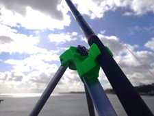 Tripod centre rod rest