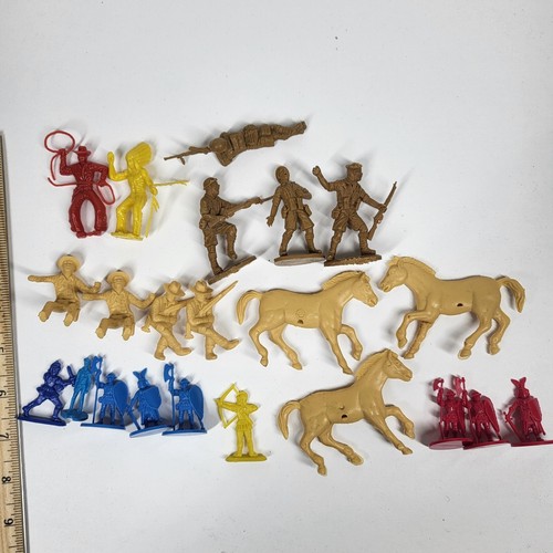 Lot plastic toy - lot, soldiers