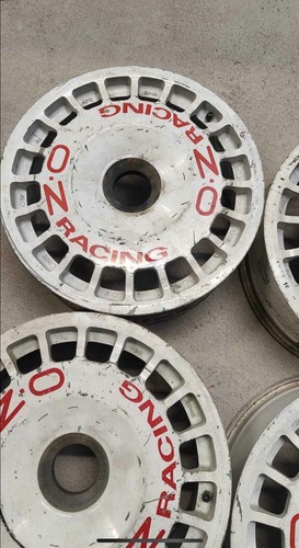 Racing centre lock wheels - centre,