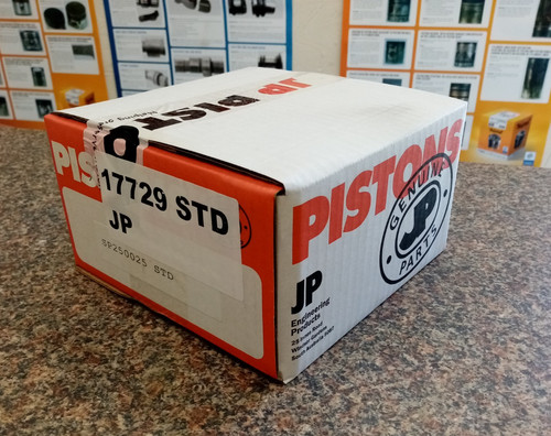 Reliant 700cc piston set - reliant,